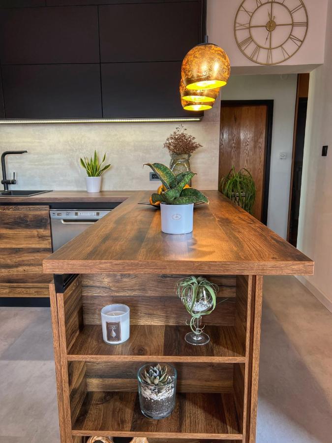 Apartmani Mia Palit エクステリア 写真