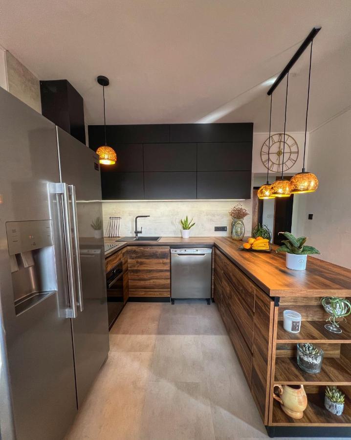 Apartmani Mia Palit エクステリア 写真