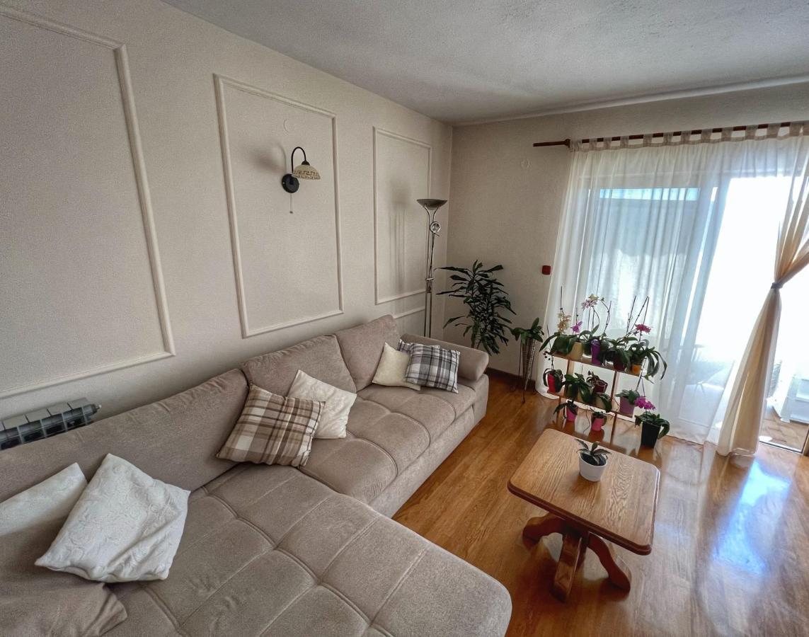 Apartmani Mia Palit エクステリア 写真