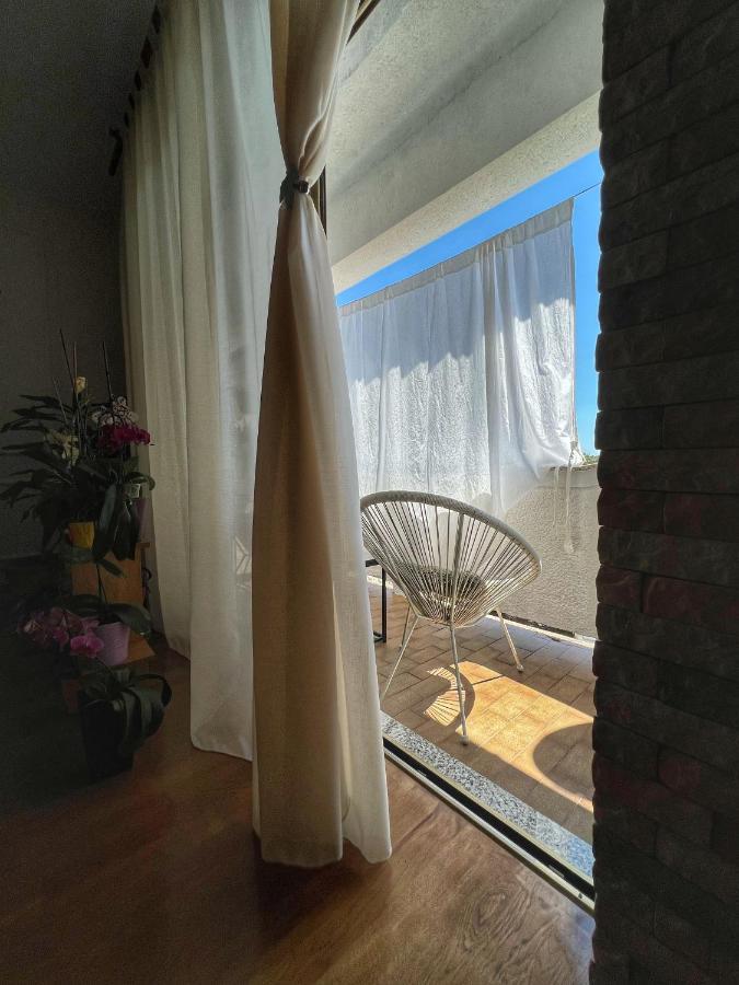 Apartmani Mia Palit エクステリア 写真