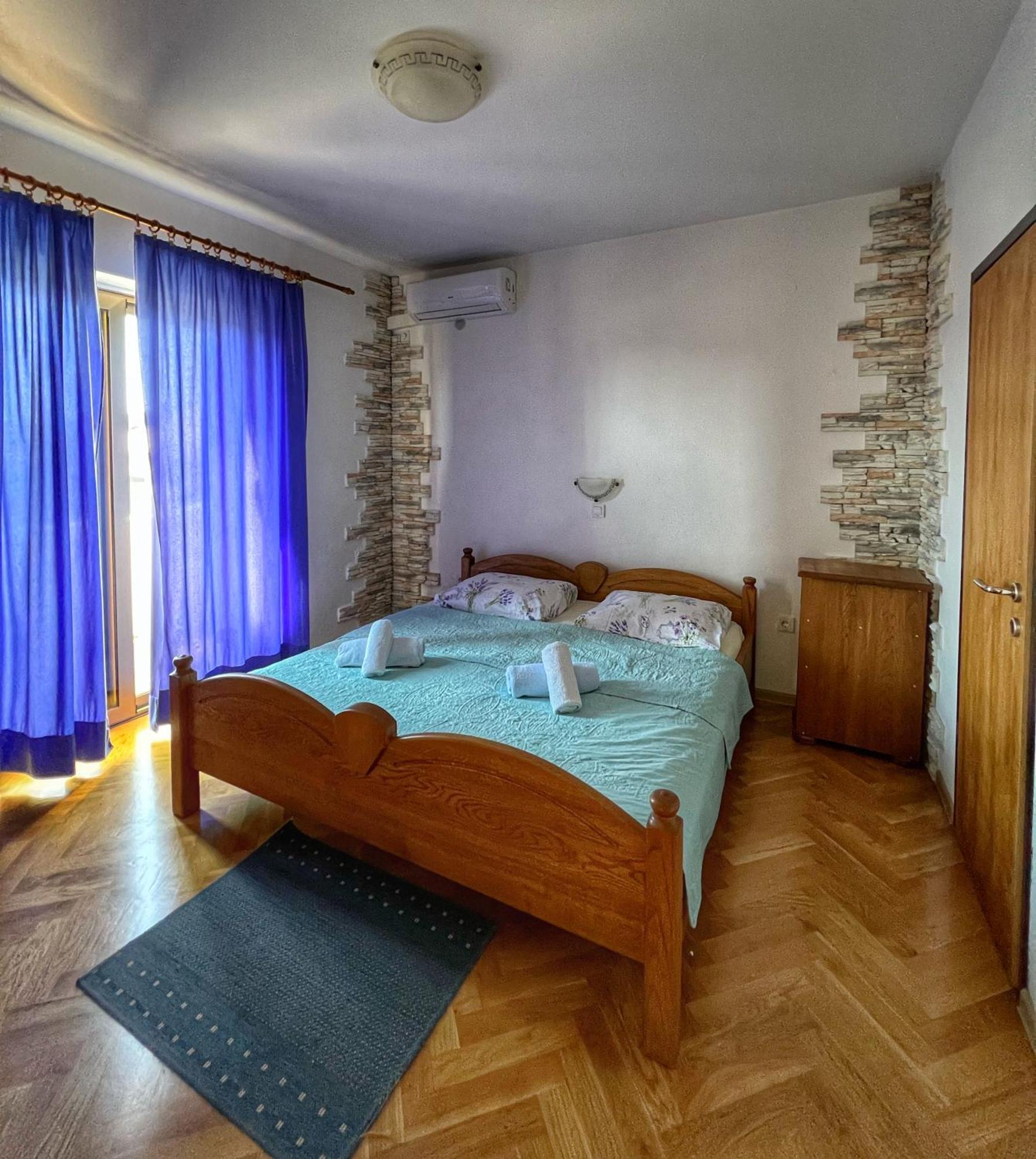 Apartmani Mia Palit エクステリア 写真
