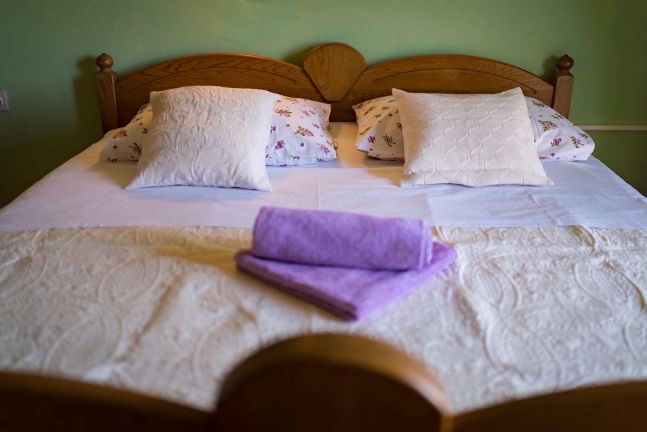 Apartmani Mia Palit エクステリア 写真