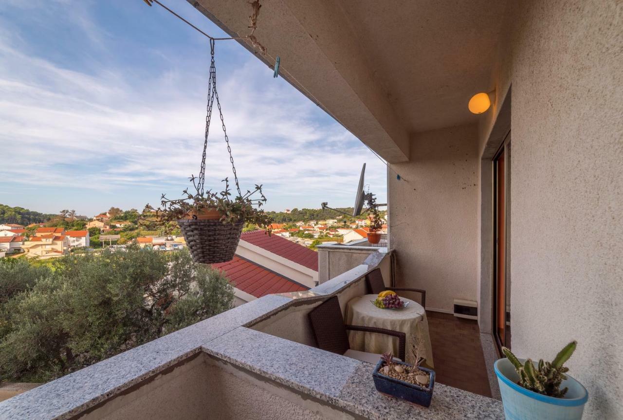 Apartmani Mia Palit エクステリア 写真