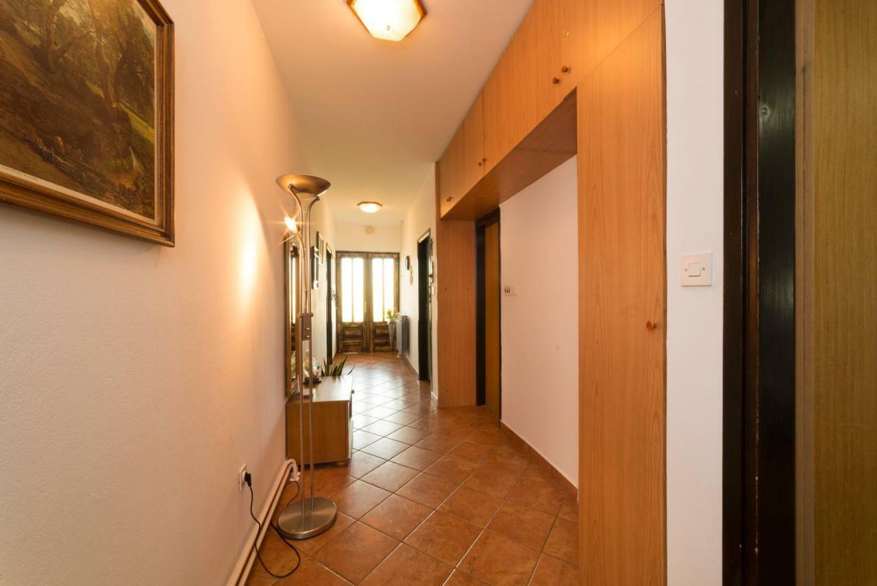 Apartmani Mia Palit エクステリア 写真